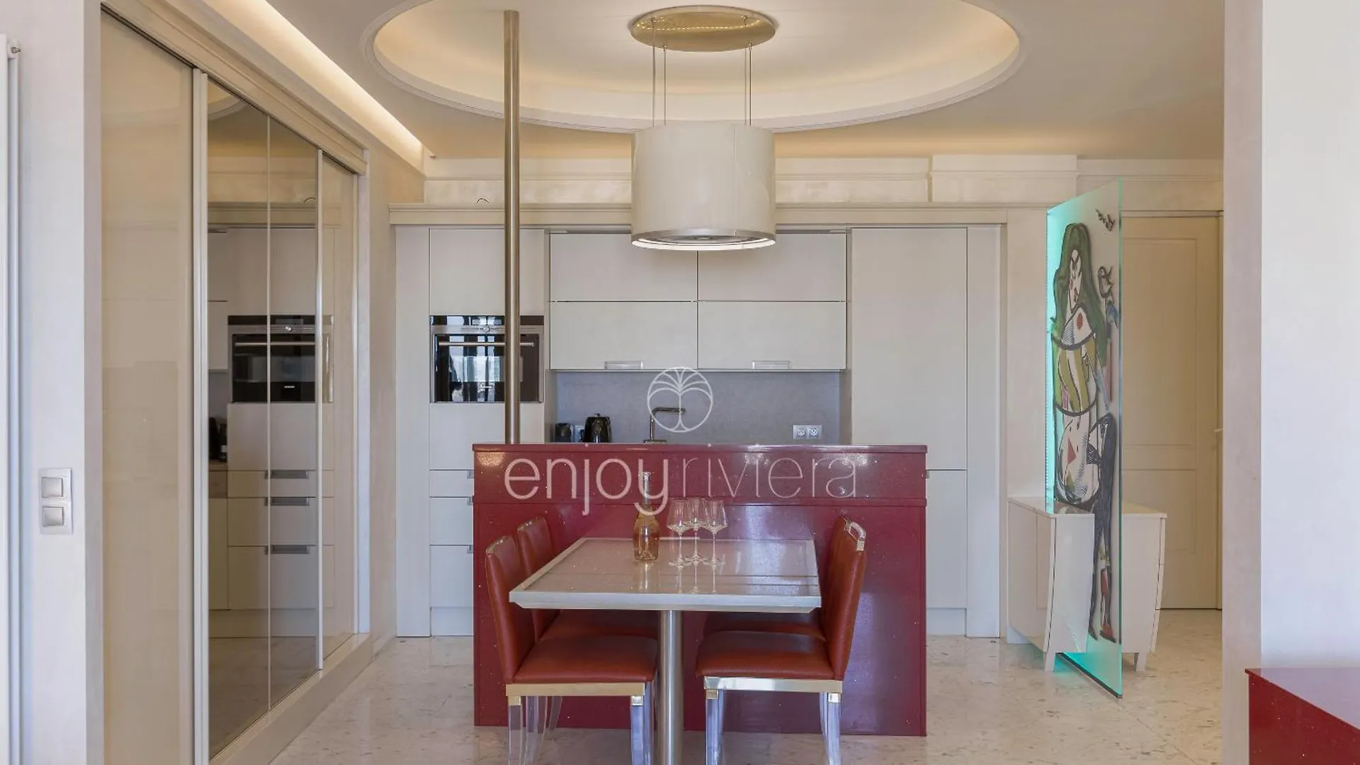Palais Miramar: Modern Art Suite with Sea View Cannes